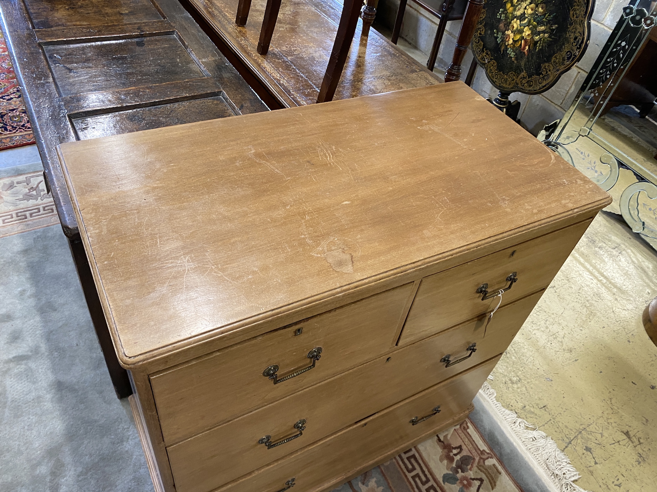 A Victorian pine chest of four drawers, width 93cm, depth 49cm, height 94cm